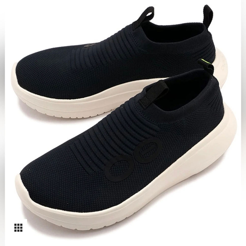 NWOT  OOFOS Men's OOmy Zen Chalk/Black Size 10